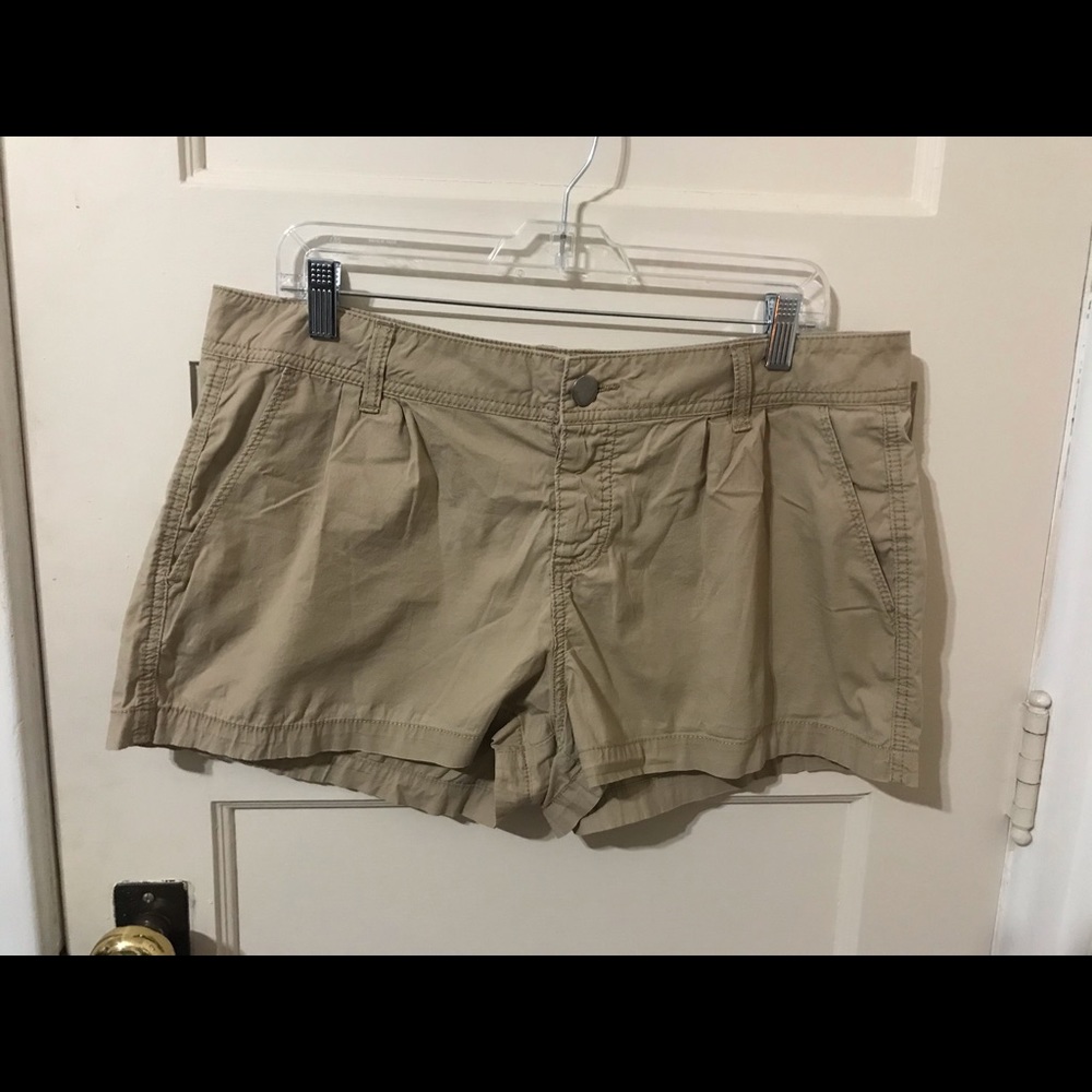 Forever 21 size 31 tan shorts